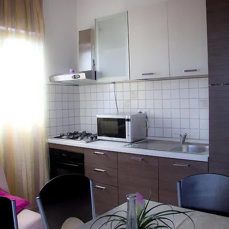 Tomisa Apartment *