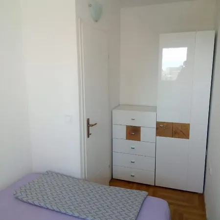 Tomisa Apartment *