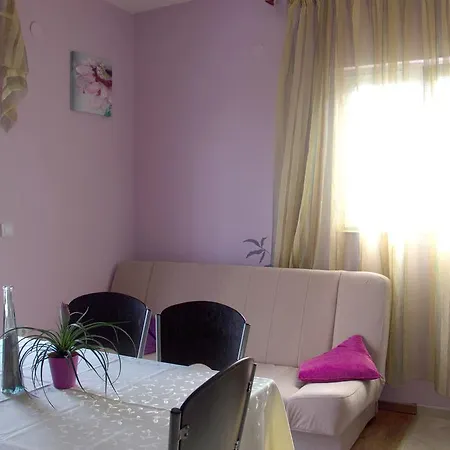 Tomisa Apartment